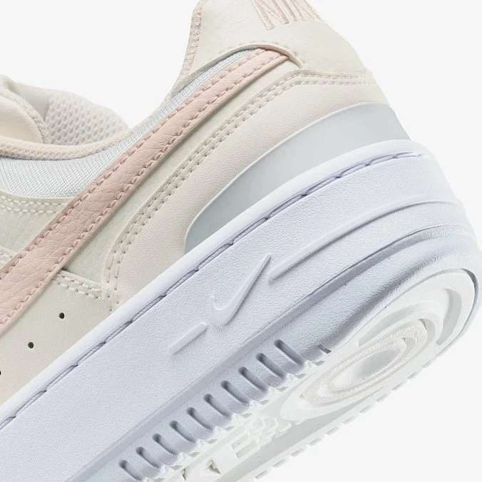 Кроссовки женские Nike Gamma Force Sail/Football Grey/White/Guava Ice